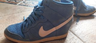 Bambas Nike Cuña Interior Azul de segunda mano por 12 EUR en Barcelona en  WALLAPOP