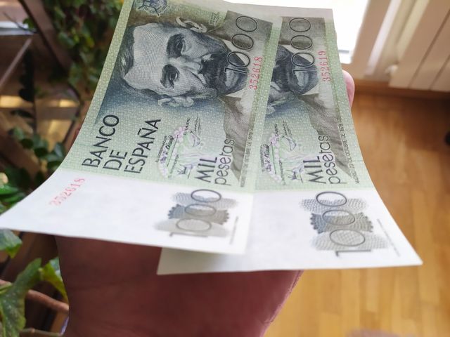 Pareja de billetes de 1000 pts 1979. SS SC