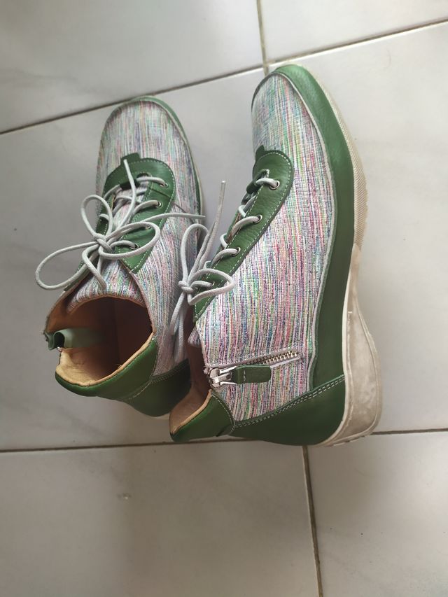 Zapatillas deportivas casual. Talla 40