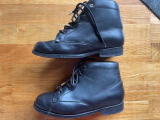 Botines ortopédicos de piel especial pies anchos de segunda mano por 9,9  EUR en Rubí en WALLAPOP