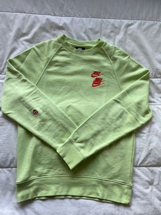 Sudadera Nike Fosforito de segunda mano por 80 EUR en Sant Cugat del Vallès  en WALLAPOP