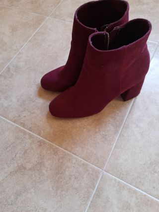 Botines burdeos Stradivarius de segunda mano por 10 EUR en Madrid en  WALLAPOP