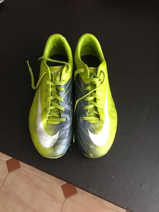 Botas de futbol de segunda mano por 20 EUR en Collado Villalba en WALLAPOP