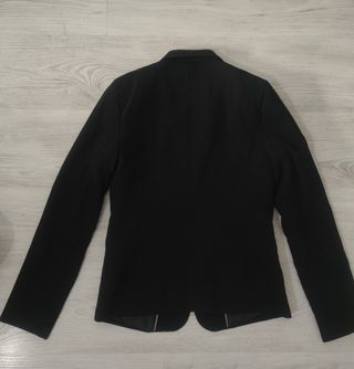 Blazer mujer Bershka de segunda mano por 5 EUR en Pamplona en WALLAPOP