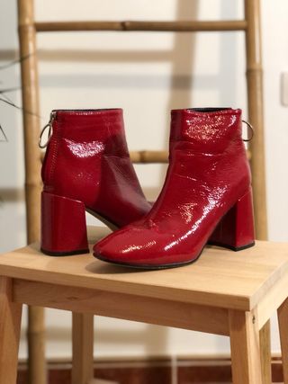 Botines Charol Rojo Boutique de segunda mano por 20 EUR en Bajamar en  WALLAPOP