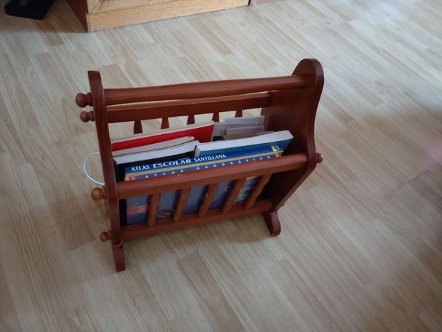 Revistero de madera