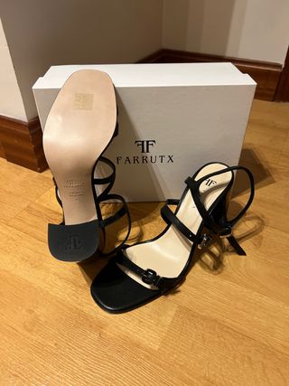 Sandalia Farrutx (Sin Estrenar) de segunda mano por 150 EUR en Pozuelo de  Alarcón en WALLAPOP