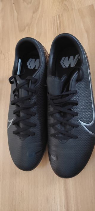 Botas de fútbol mixtas de segunda mano en WALLAPOP