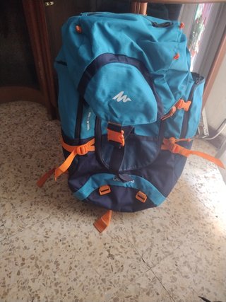 Mochila de montaña y trecking 50 litros de segunda mano por 15 EUR en  Barcelona en WALLAPOP