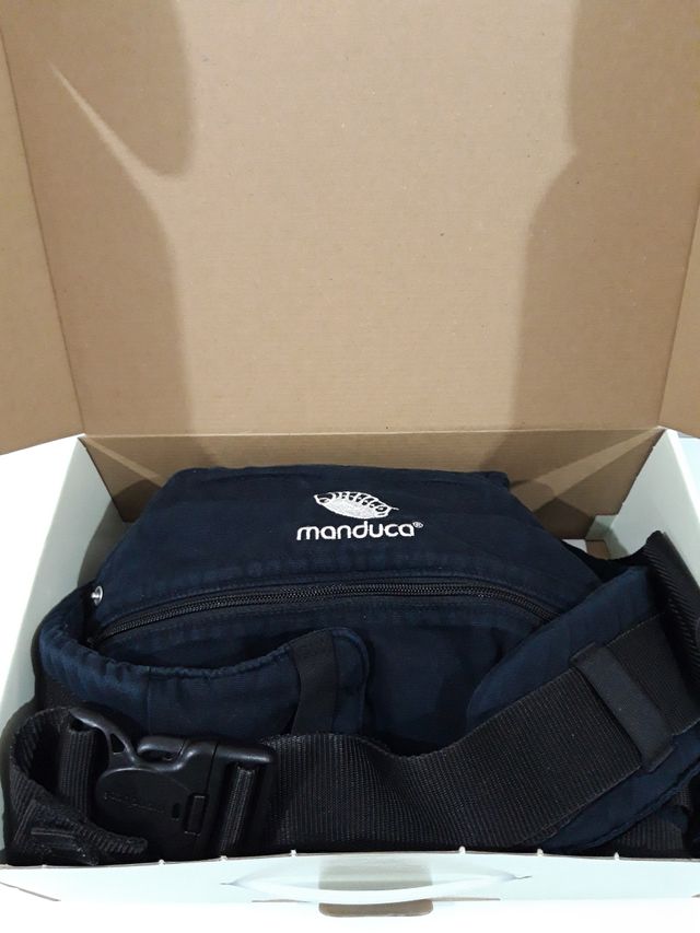 Mochila porteo MANDUCA negra.