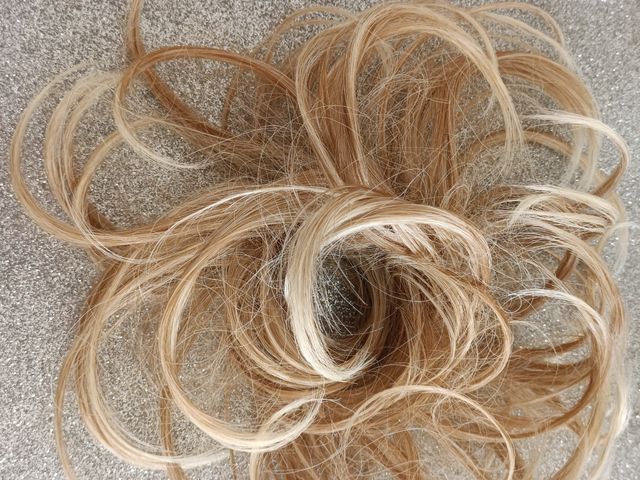 due ciuffi per acconciature capelli