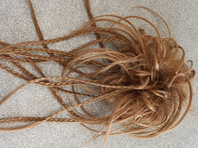 due ciuffi per acconciature capelli