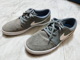 Nike SB 42 de segunda mano por 40 EUR en Barcelona en WALLAPOP