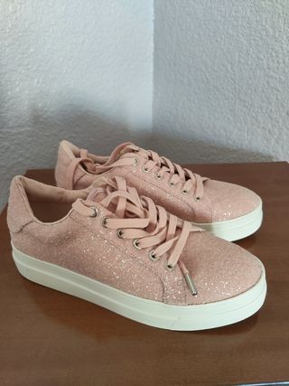 Zapatillas rosas con brillo de segunda mano por 30 EUR en Almería en  WALLAPOP