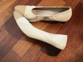 Zapatos piel mujer número 43 precio real 130€ de segunda mano por 10 EUR en  Cerdanyola del Vallès en WALLAPOP