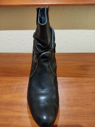 Botines negros Pikolinos como nuevos de segunda mano por 10 EUR en  Catarroja en WALLAPOP