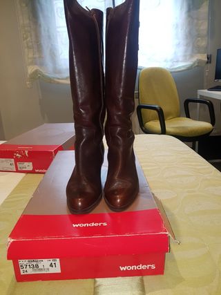 Botas altas wonders de segunda mano por 80 EUR en Coslada en WALLAPOP