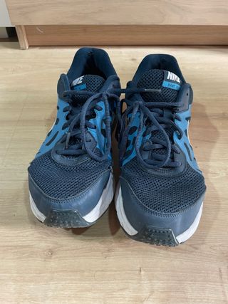 Nike dart XI talla 42 de segunda mano por 8 EUR en Barcelona en WALLAPOP
