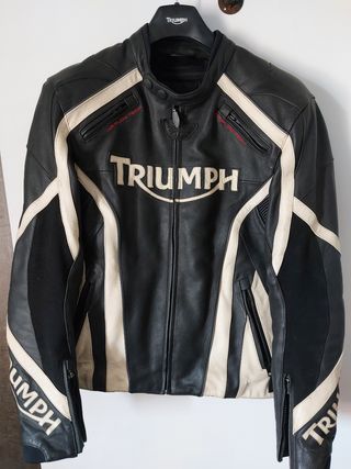 Cazadora cuero triumph de segunda mano por 95 EUR en Granada en WALLAPOP