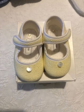 Calzado bebe Wedoble talla 17 de segunda mano por 6 EUR en Cáceres en  WALLAPOP