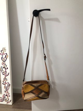 BOLSO BANDOLERA EFECTO PIEL Y RAFIA