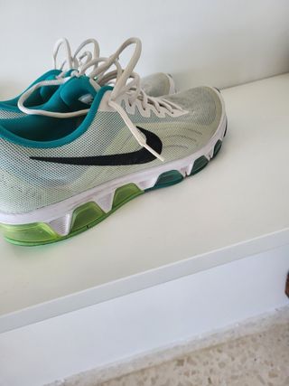 Zapatillas Nike segunda mano en La Línea de la Concepción en WALLAPOP