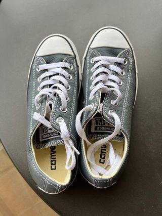 Converse piel 37 de segunda mano por 26 EUR en L\\'Hospitalet de Llobregat  en WALLAPOP