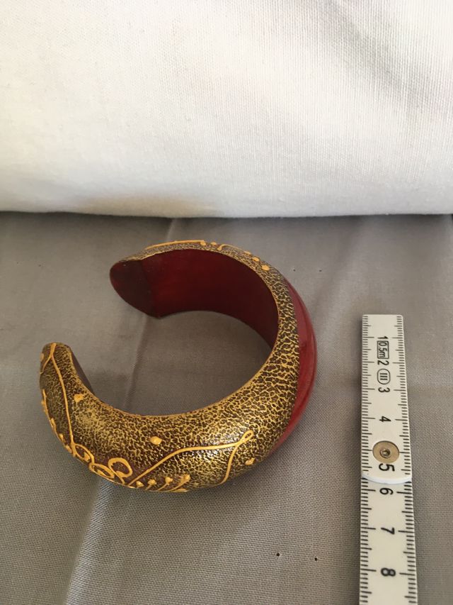 Brazalete de madera tailandés