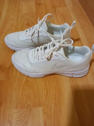 Zapatillas ipso de segunda mano por 20 EUR en Málaga en WALLAPOP