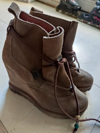 Botines cuña Nemonic de segunda mano por 20 EUR en Alicante en WALLAPOP