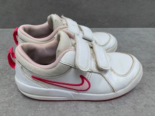 Bambas Nike niña piel número 31 de segunda mano por 8 EUR en Vilassar de  Dalt en WALLAPOP