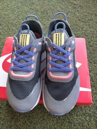 Zapatillas Nike talla 34-35 de segunda mano por 24 EUR en Murcia en WALLAPOP