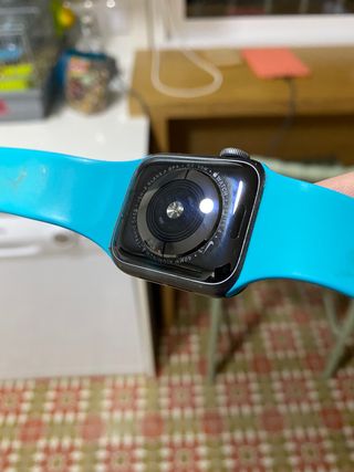 Apple Watch 4 Nike+. 40mm. Gris espacial de segunda mano por 40 EUR en  Sevilla en WALLAPOP