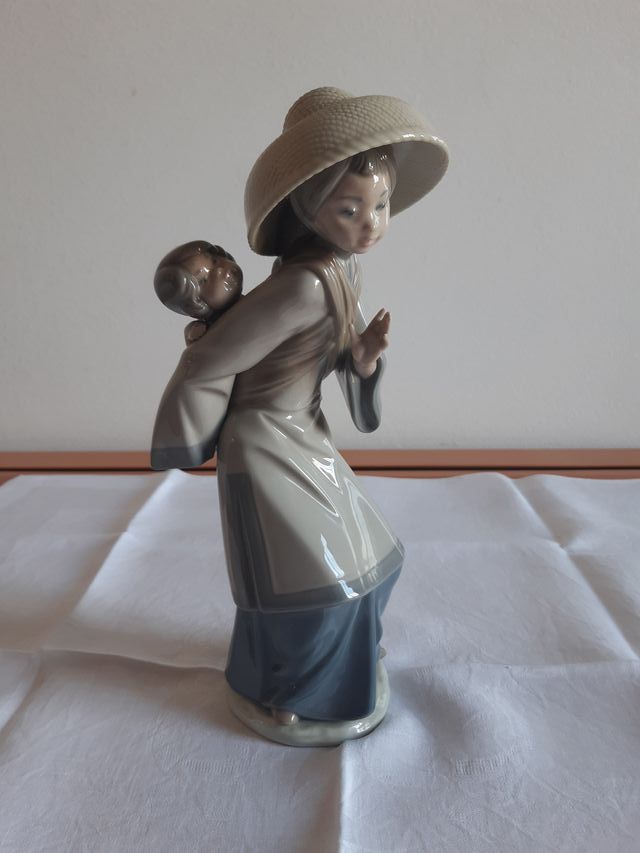 Ladroo Portando il bambino