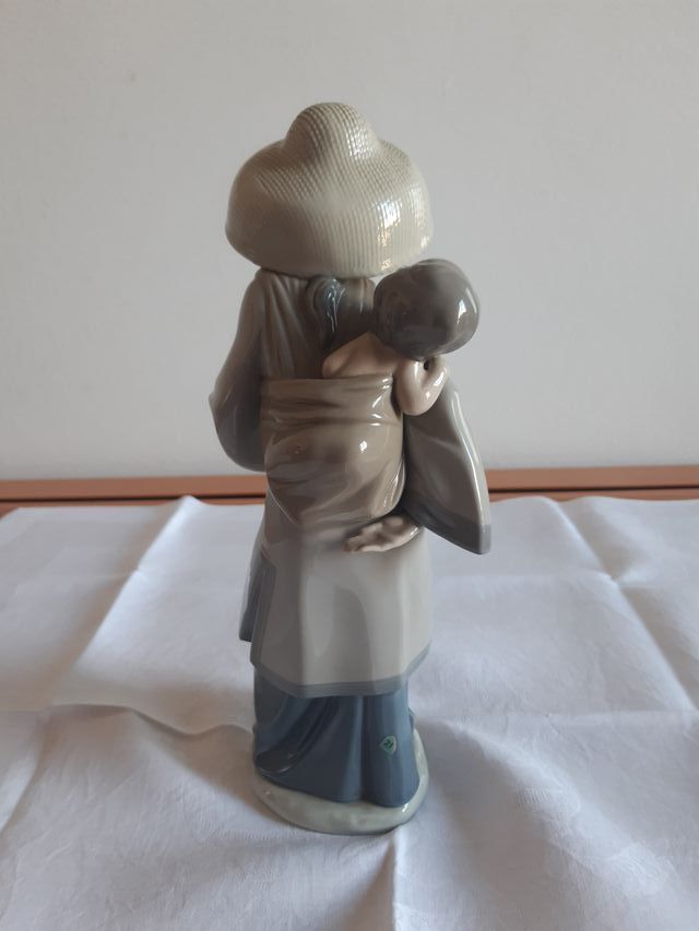 Ladroo Portando il bambino