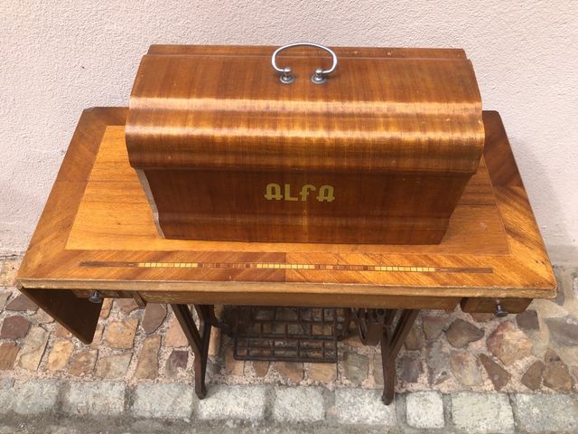 Máquina de coser alfa antigua años 60 motor