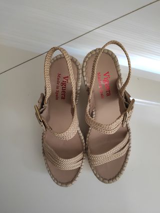Sandalias de cuña de la marca Viguera. de segunda mano por 20 EUR en  Zaragoza en WALLAPOP