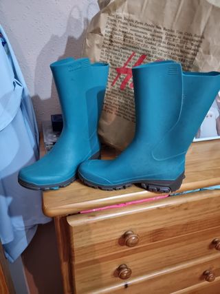 Botas de agua talla 35\\/36 de segunda mano por 3 EUR en Puerto de Sagunto  en WALLAPOP