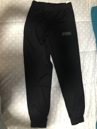 Chándal Puma negro y verde de segunda mano por 65 EUR en Mérida en WALLAPOP