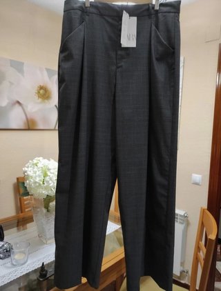 Pantalón de pata ancha de zara de segunda mano por 12 EUR en Fuenlabrada en  WALLAPOP