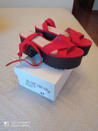 Zapatos de plataforma color rojo de segunda mano por 8 EUR en Alameda en  WALLAPOP