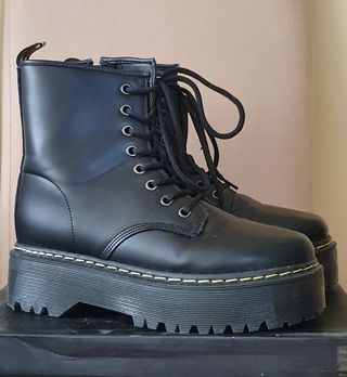 Botas Martens plataforma de segunda mano en WALLAPOP