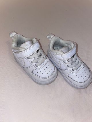 Zapatillas Nike talla 19,5 de segunda mano por 15 EUR en Alfafar en WALLAPOP