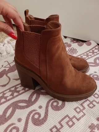 Botines Bershka tacón de segunda mano en WALLAPOP
