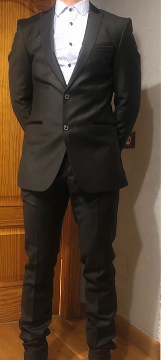 Traje Zara talla pantalón 42 chaqueta 50 ajustado de segunda mano por 45  EUR en Torrevieja en WALLAPOP