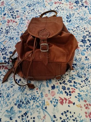 Mochila de cuero de segunda mano por 10 EUR en San Cristóbal de la Cuesta  en WALLAPOP