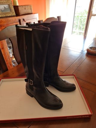 Botas altas piel Tolino de segunda mano por 85 EUR en Madrid en WALLAPOP