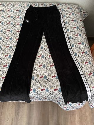 Pantalón chandal Kappa mujer en perfecto estado de segunda mano por 12 EUR  en Galapagar en WALLAPOP
