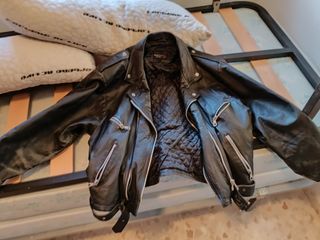 Chupa de cuero heavy cazadora cuero metal de segunda mano por 30 EUR en  Sevilla en WALLAPOP