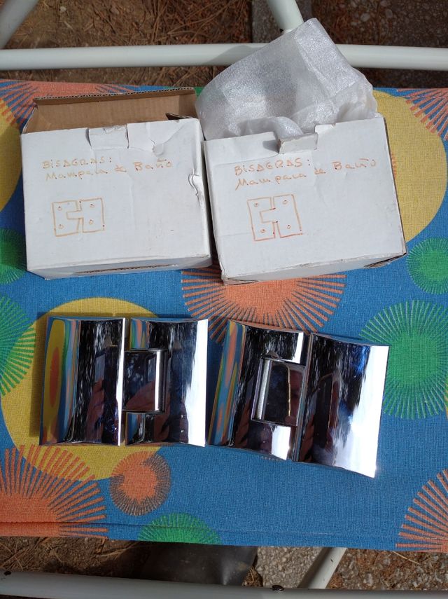 Bisagras para la entrada de un recibidor